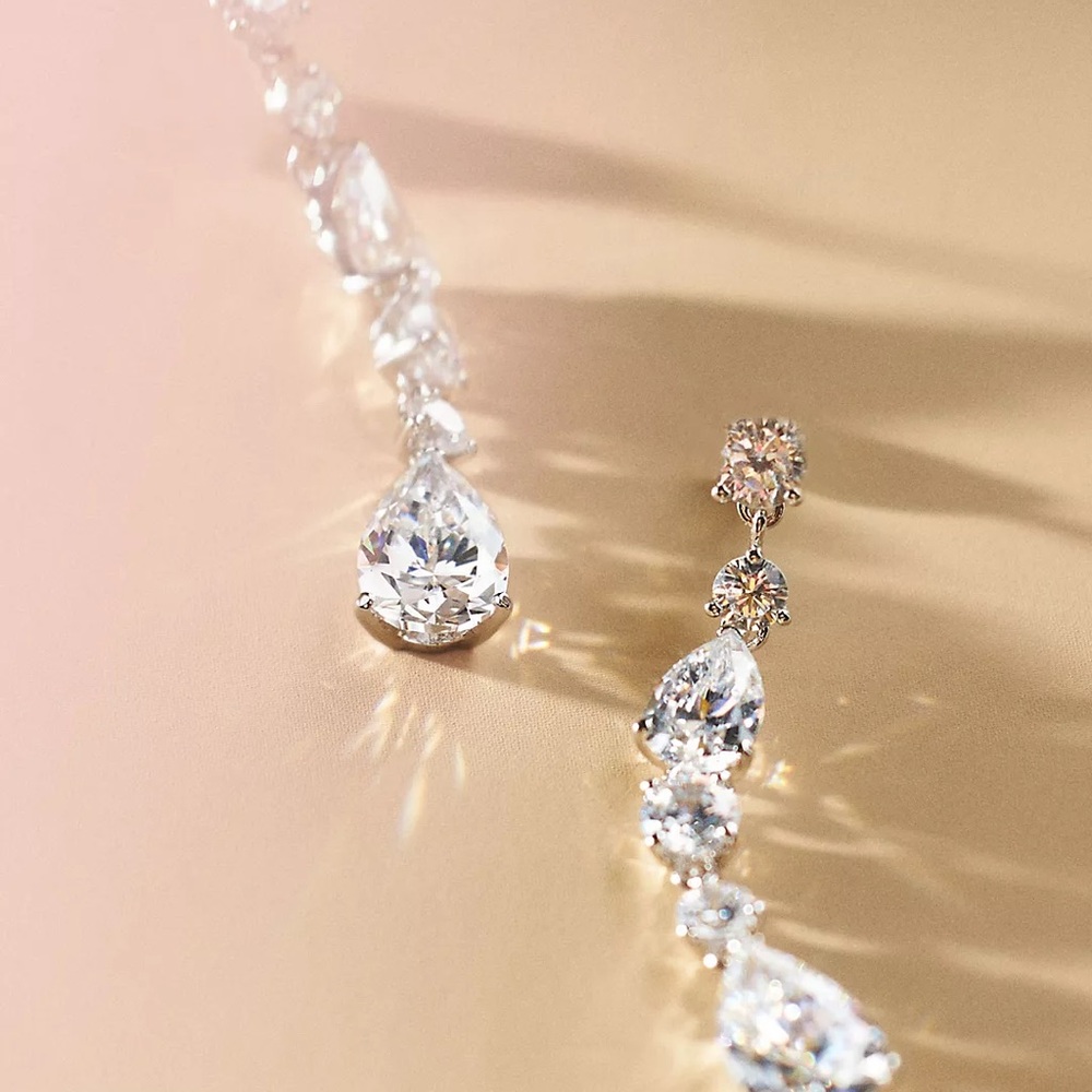 Elegant Silver Teardrop Necklace